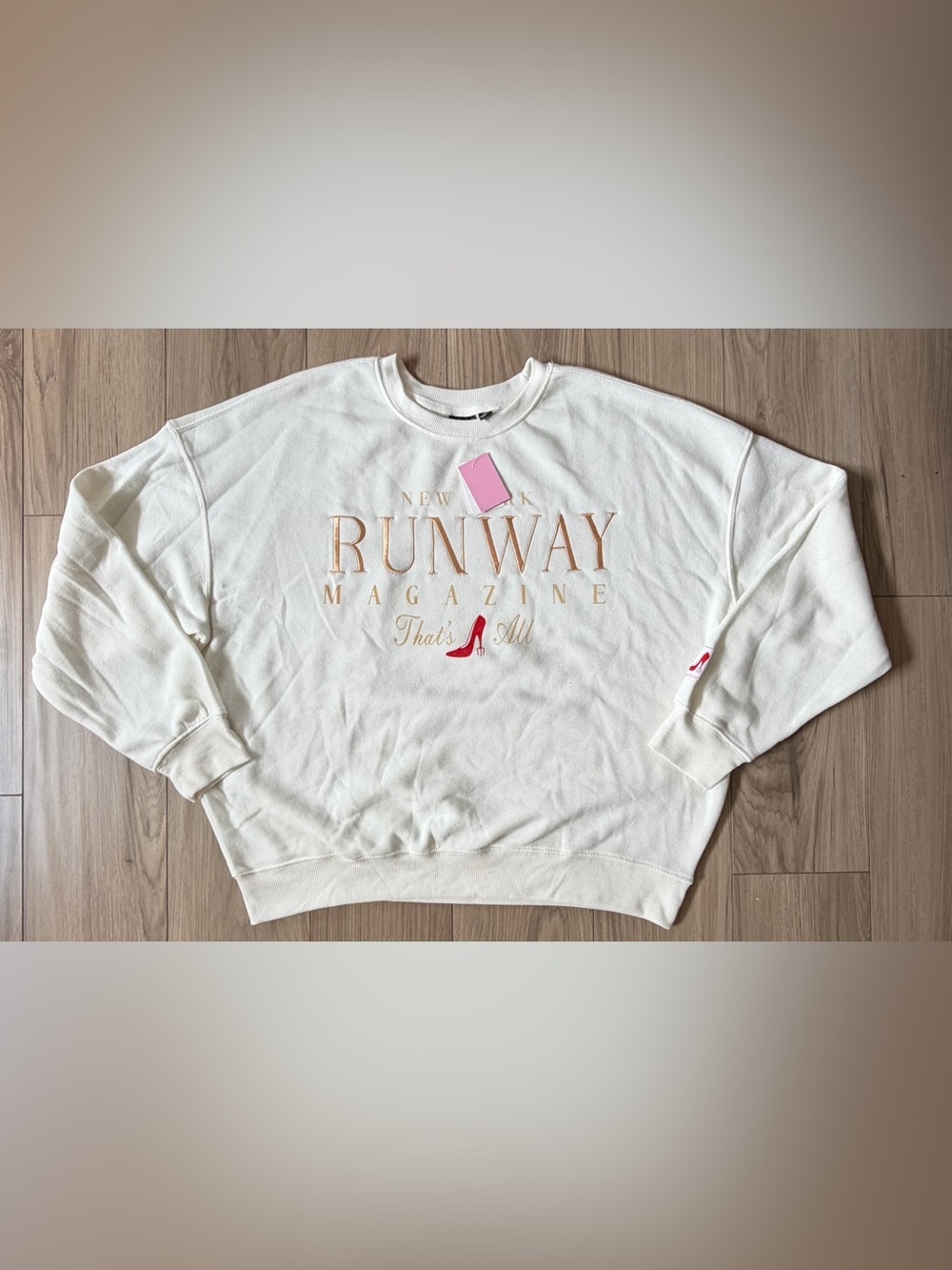 The Devil Wears Prada Runway Magazine Cream Graphic Sweatshirt - Women L SOFTTT